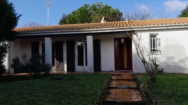 TONNAY-CHARENTE  - maison de PP de 120 m², 3 chambres, garage,  jardin.