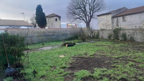 TONNAY-CHARENTE  - maison de PP de 120 m², 3 chambres, garage,  jardin.