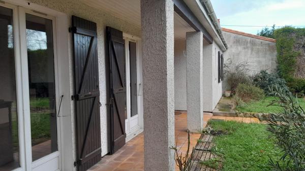 TONNAY-CHARENTE  - maison de PP de 120 m², 3 chambres, garage,  jardin.