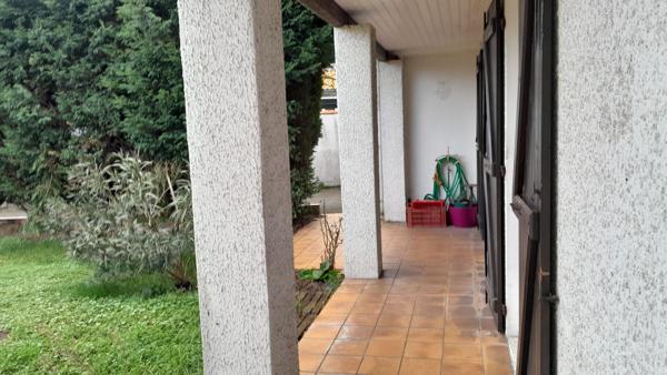 TONNAY-CHARENTE  - maison de PP de 120 m², 3 chambres, garage,  jardin.