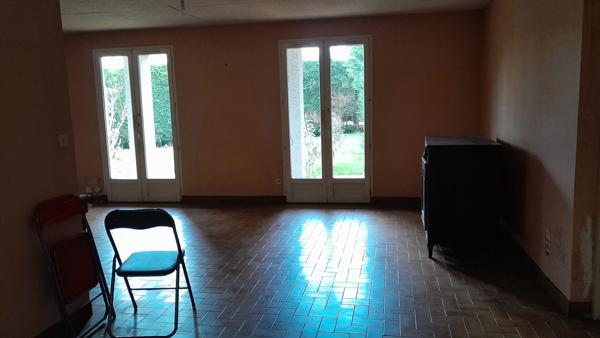 TONNAY-CHARENTE  - maison de PP de 120 m², 3 chambres, garage,  jardin.