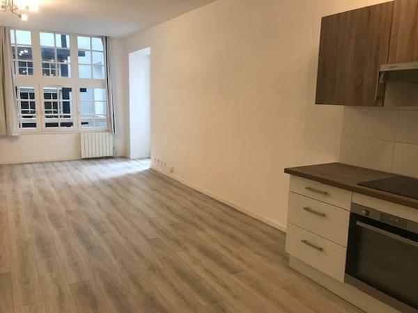 Hyper-Centre de Bayonne : Grand Studio de 54 m² – L'espace et le cachet au cœur de la ville !