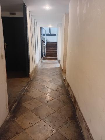 Hyper-Centre de Bayonne : Grand Studio de 54 m² – L'espace et le cachet au cœur de la ville !