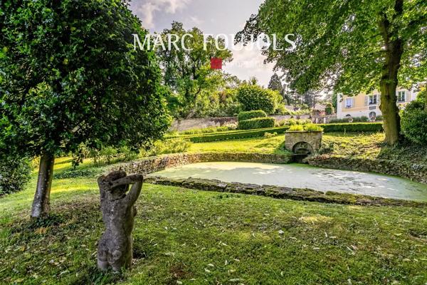 Demeure dans un écrin de verdure