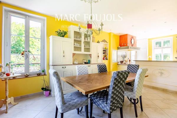 Demeure dans un écrin de verdure