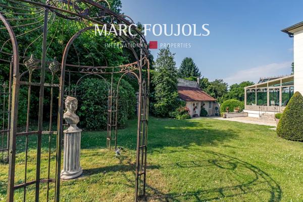 Demeure dans un écrin de verdure