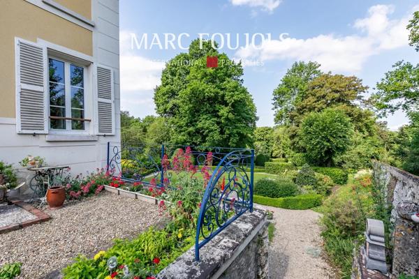 Demeure dans un écrin de verdure