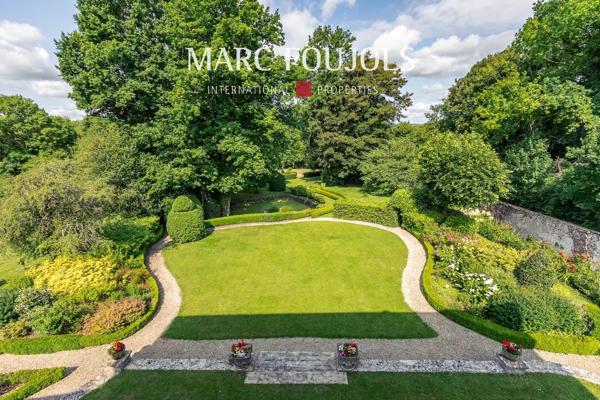 Demeure dans un écrin de verdure