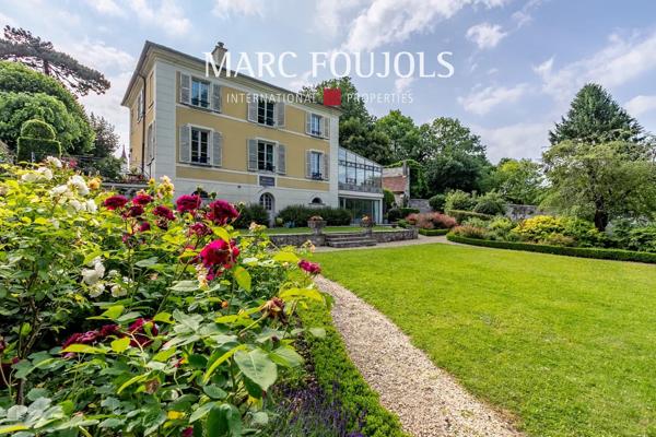 Demeure dans un écrin de verdure