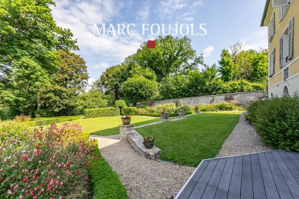 Demeure dans un écrin de verdure