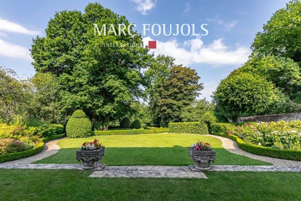 Demeure dans un écrin de verdure