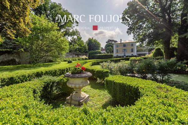 Demeure dans un écrin de verdure