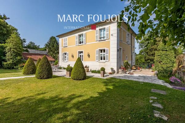 Demeure dans un écrin de verdure