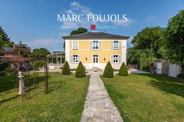 Demeure dans un écrin de verdure