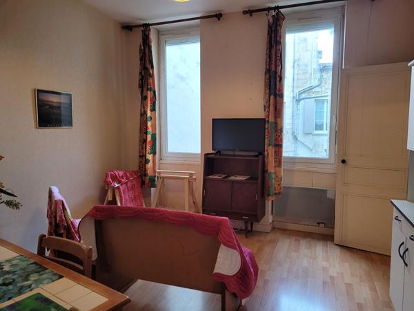 ROCHEFORT hyper centre et au calme - un appartement de 34 m² avec chai privatif