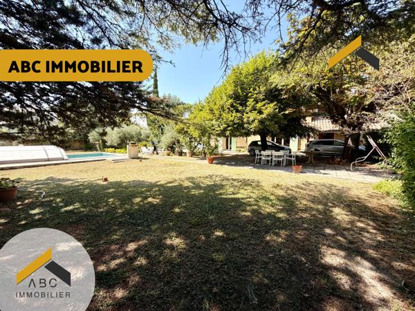 JONQUIÈRES – Maison de caractère de 167 m² avec piscine couverte, garages et terrain arboré de 2 400 m²