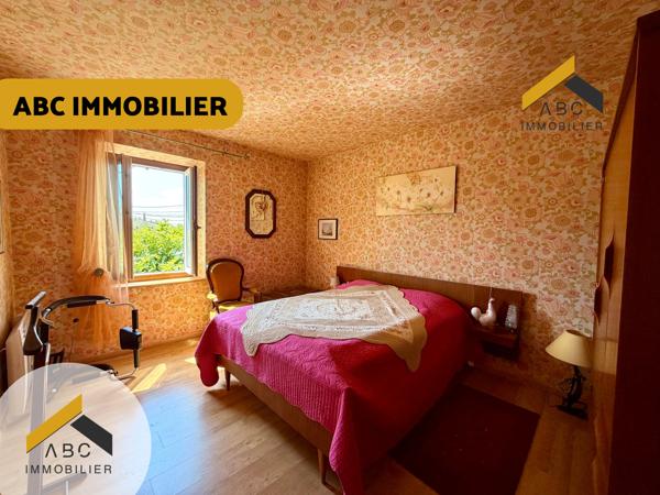 JONQUIÈRES – Maison de caractère de 167 m² avec piscine couverte, garages et terrain arboré de 2 400 m²