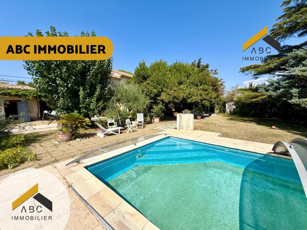 JONQUIÈRES – Maison de caractère de 167 m² avec piscine couverte, garages et terrain arboré de 2 400 m²