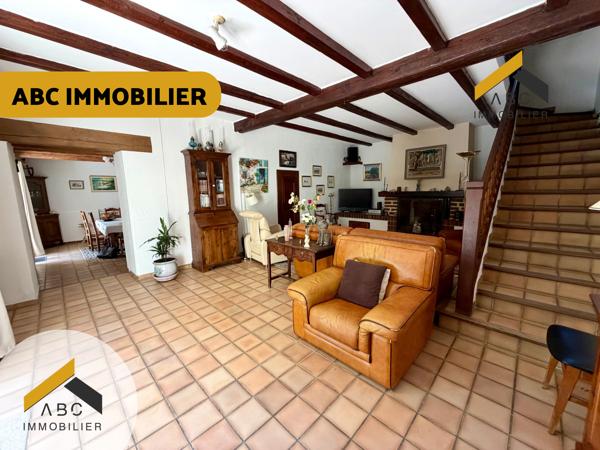 JONQUIÈRES – Maison de caractère de 167 m² avec piscine couverte, garages et terrain arboré de 2 400 m²