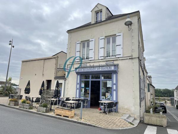 Immeuble avec restaurant - appartement - dépendances - 319 m² - centre-ville Ancenis