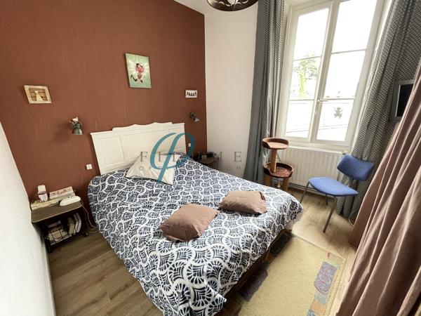 Immeuble avec restaurant - appartement - dépendances - 319 m² - centre-ville Ancenis