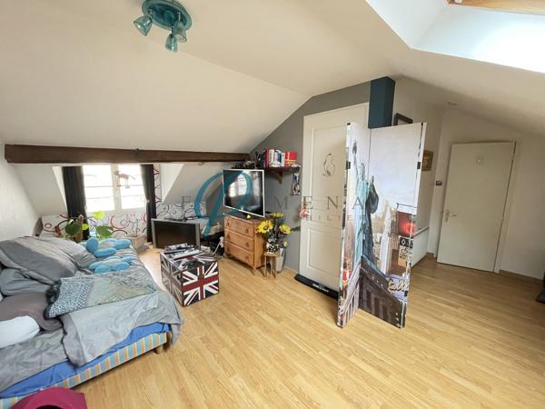 Immeuble avec restaurant - appartement - dépendances - 319 m² - centre-ville Ancenis