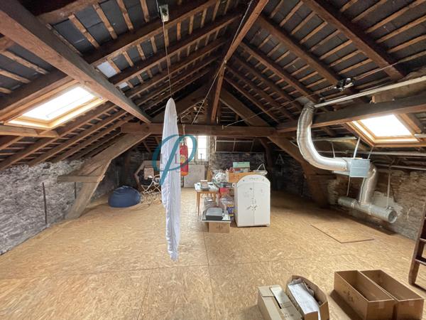 Immeuble avec restaurant - appartement - dépendances - 319 m² - centre-ville Ancenis