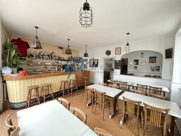Immeuble avec restaurant - appartement - dépendances - 319 m² - centre-ville Ancenis