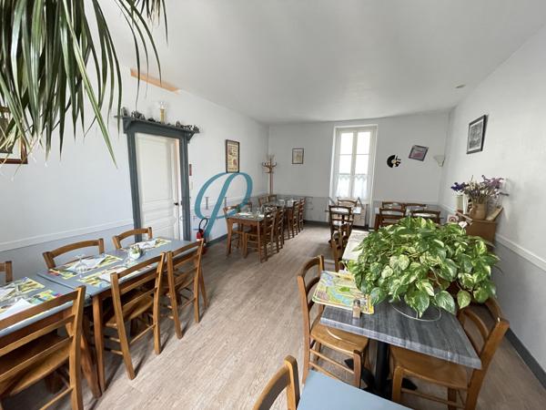 Immeuble avec restaurant - appartement - dépendances - 319 m² - centre-ville Ancenis