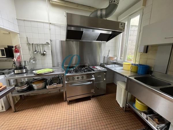 Immeuble avec restaurant - appartement - dépendances - 319 m² - centre-ville Ancenis