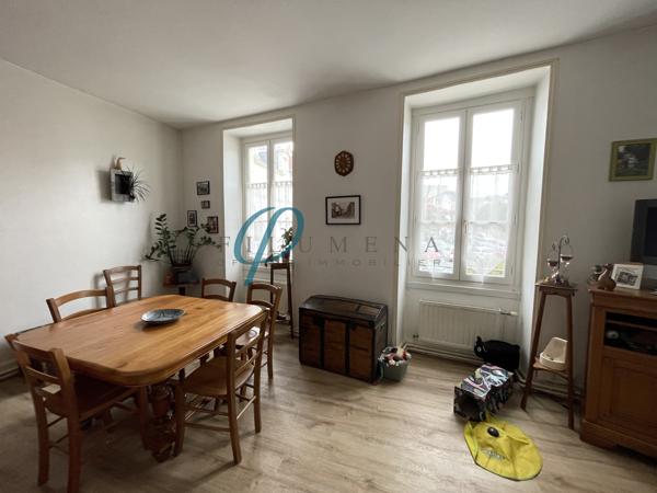 Immeuble avec restaurant - appartement - dépendances - 319 m² - centre-ville Ancenis