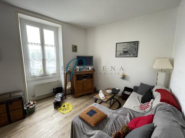 Immeuble avec restaurant - appartement - dépendances - 319 m² - centre-ville Ancenis