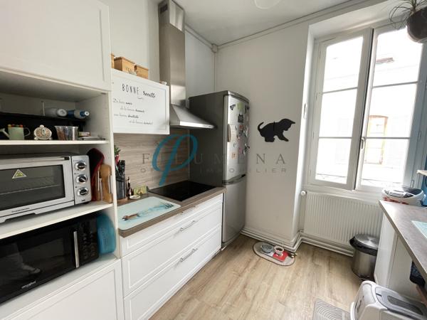 Immeuble avec restaurant - appartement - dépendances - 319 m² - centre-ville Ancenis