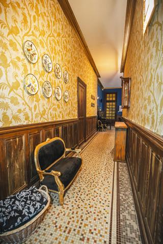 Decazeville (12300) Château, maison d'hôtes, proche du village de Conques, tour circulaire, jardin d'hiver, parc, piscine