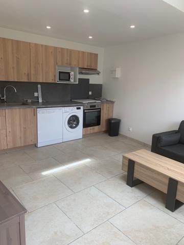 Sur Pommeuse, studio en duplex meublé avec 3 places de parking et terrasse Pommeuse (77515)