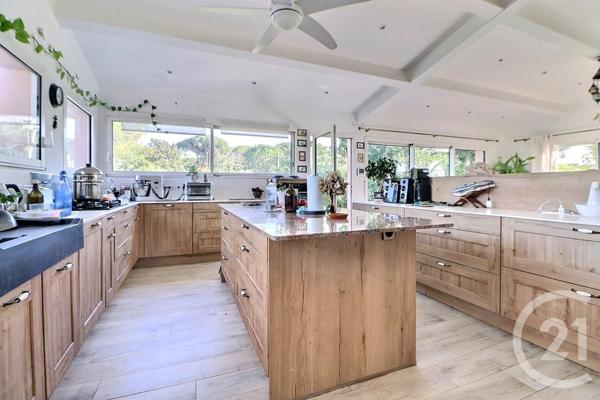 Maison à vendre  8 pièces - 215 m2 PUGET SUR ARGENS - 83