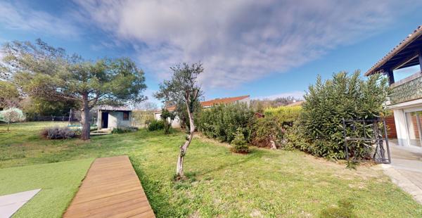 Maison T6 piscine, jardin, hangar 