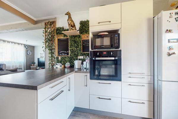 Maison T6 piscine, jardin, hangar 