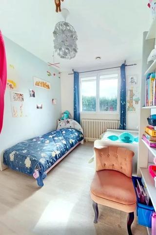 Maison T6 piscine, jardin, hangar 