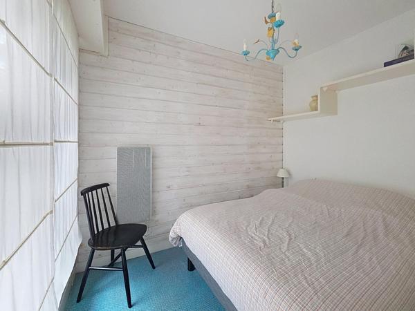 Appartement avec coin chambre et grande terrasse