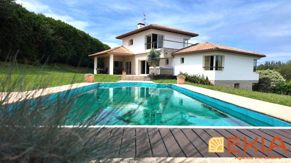 Villa contemporaine avec piscine