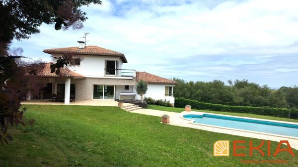 Villa contemporaine avec piscine