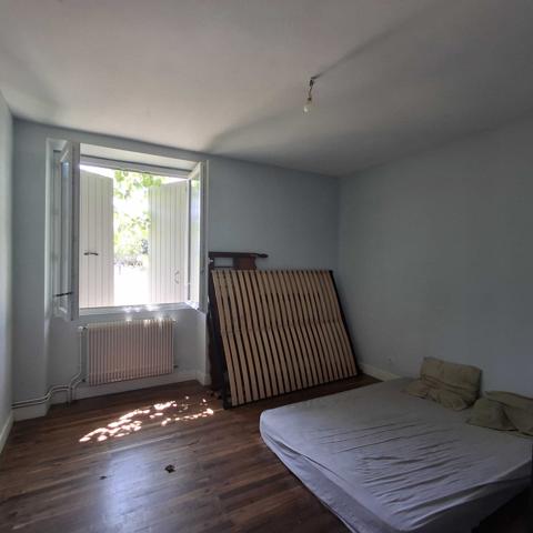 MAISON EN PIERRES AVEC GRANGE ATTENANTE, PREAU ET TERRAIN
