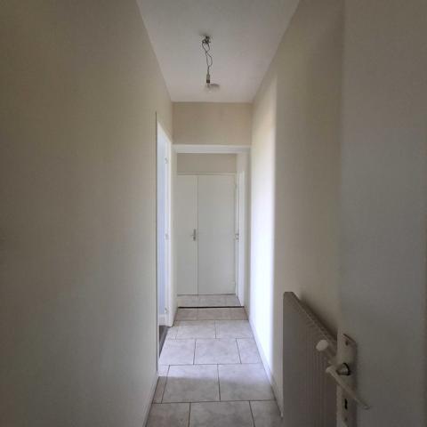 MAISON EN PIERRES AVEC GRANGE ATTENANTE, PREAU ET TERRAIN