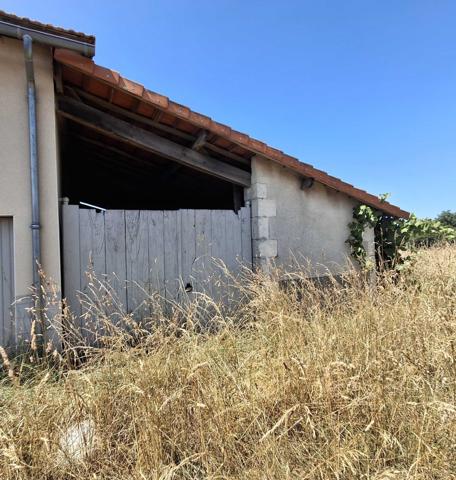 MAISON EN PIERRES AVEC GRANGE ATTENANTE, PREAU ET TERRAIN