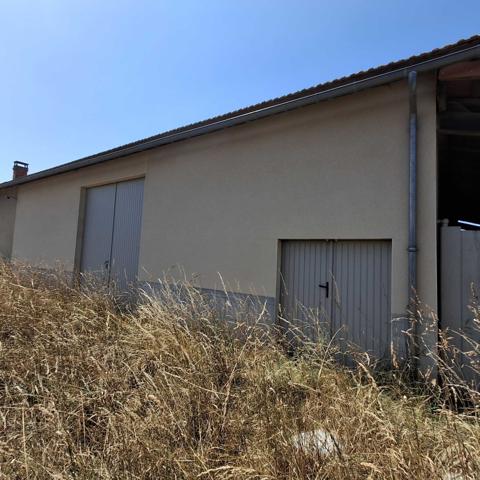 MAISON EN PIERRES AVEC GRANGE ATTENANTE, PREAU ET TERRAIN
