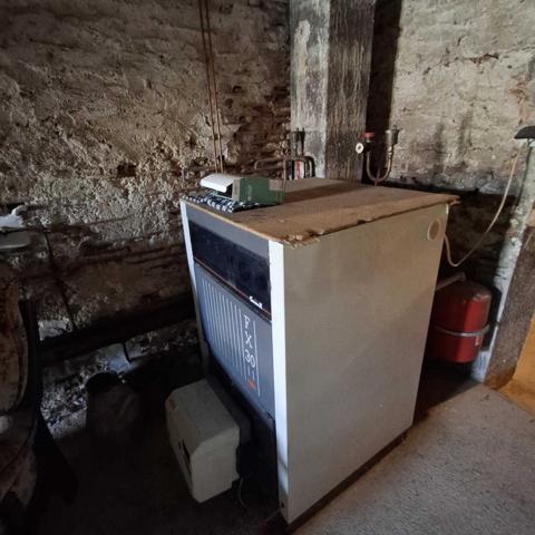 MAISON EN PIERRES AVEC GRANGE ATTENANTE, PREAU ET TERRAIN