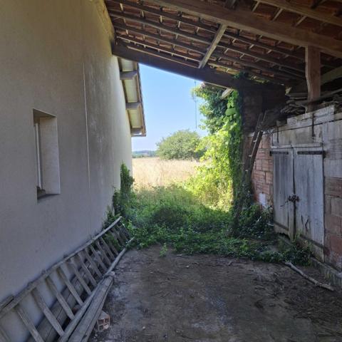 MAISON EN PIERRES AVEC GRANGE ATTENANTE, PREAU ET TERRAIN