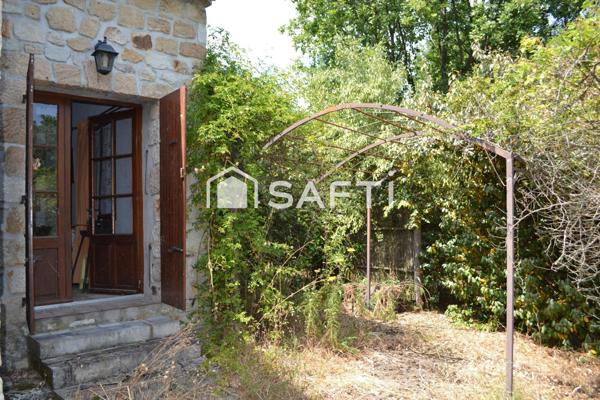 8 gîtes, Mazet, Atelier, Grange, d'environ 696 m2 sur terrain de 2 h