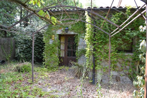 8 gîtes, Mazet, Atelier, Grange, d'environ 696 m2 sur terrain de 2 h